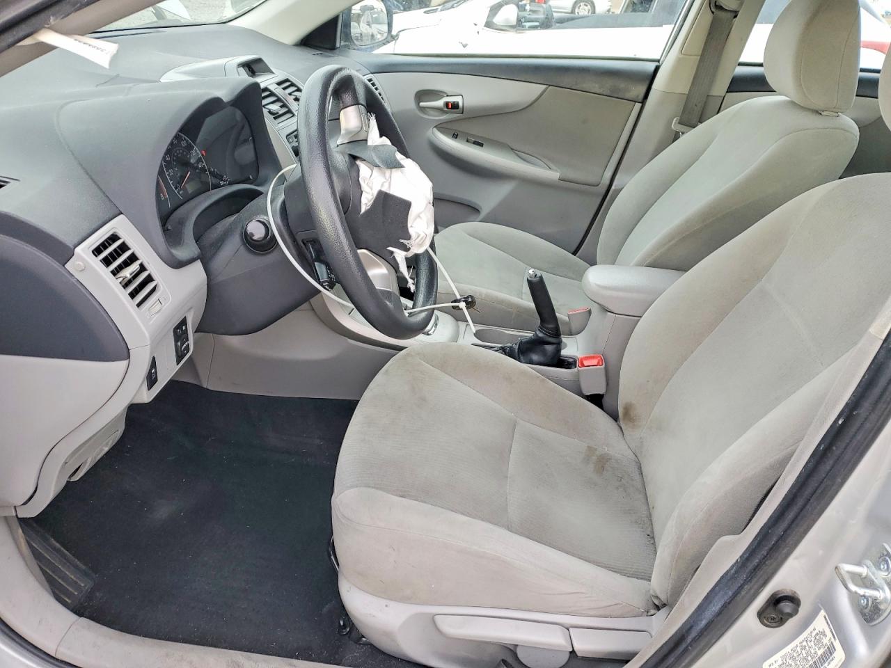 2013 TOYOTA COROLLA BASE photo 19