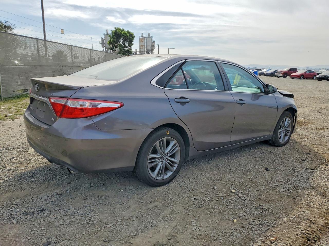 2015 TOYOTA CAMRY LE photo 7