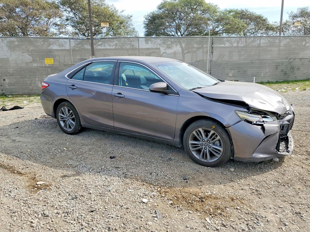 2015 TOYOTA CAMRY LE photo 10