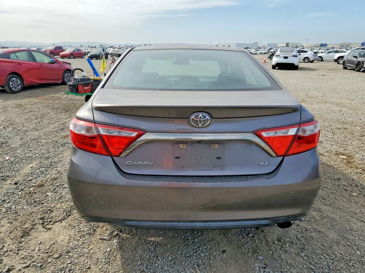 2015 TOYOTA CAMRY LE photo 16