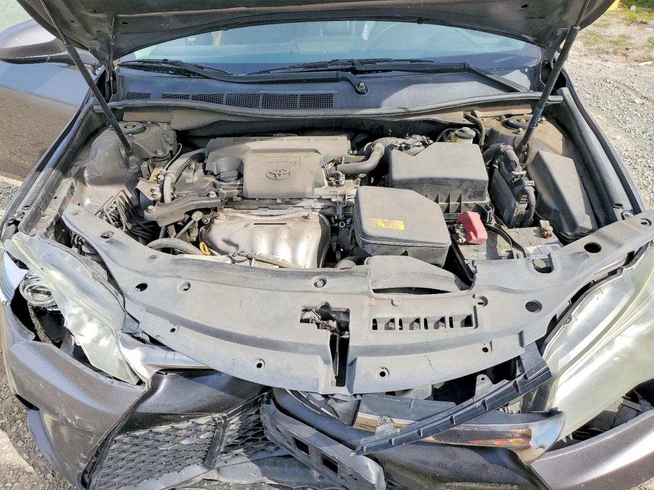 2015 TOYOTA CAMRY LE photo 31