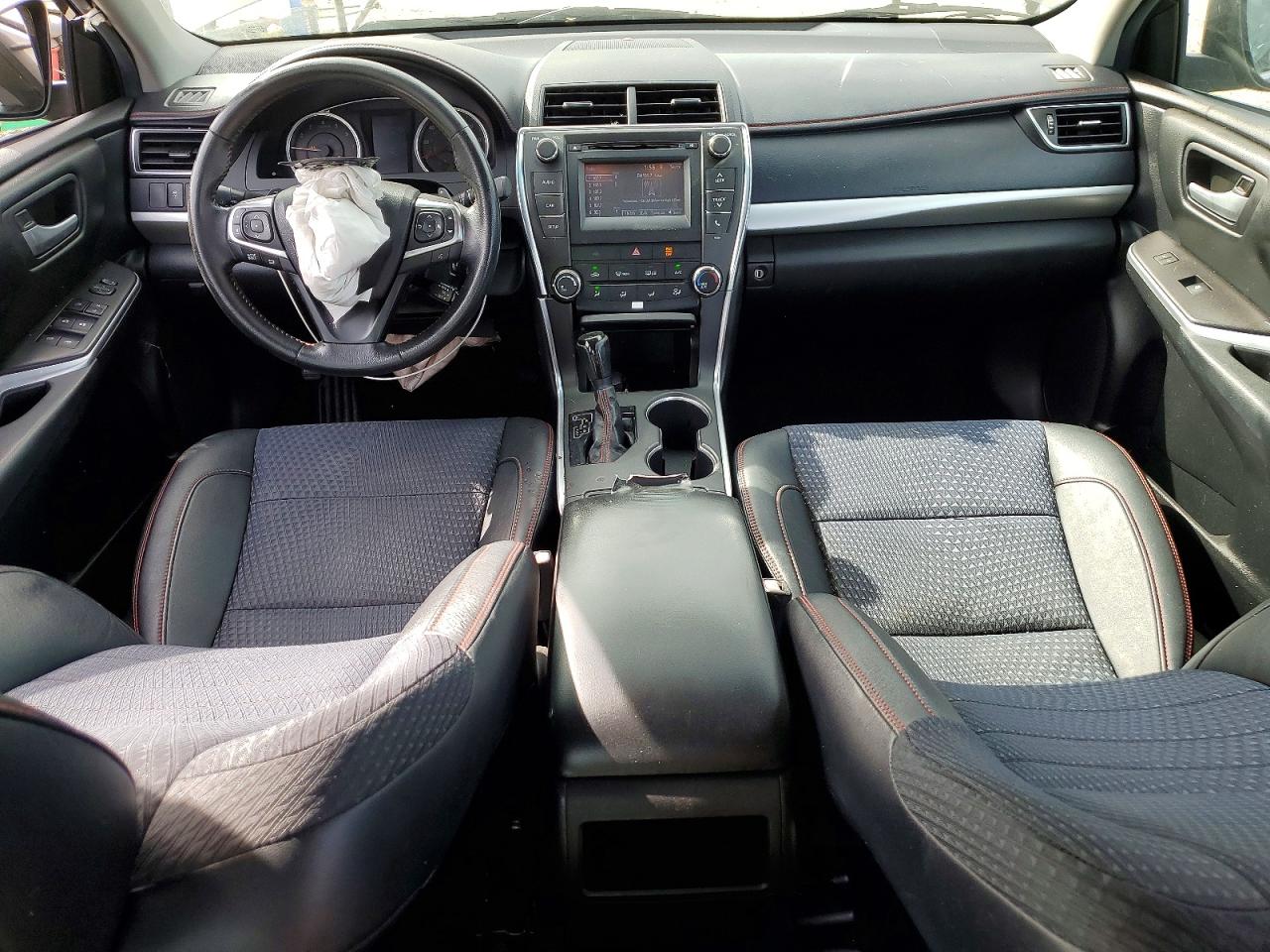 2015 TOYOTA CAMRY LE photo 22