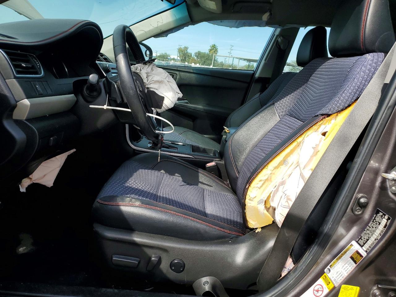 2015 TOYOTA CAMRY LE photo 19