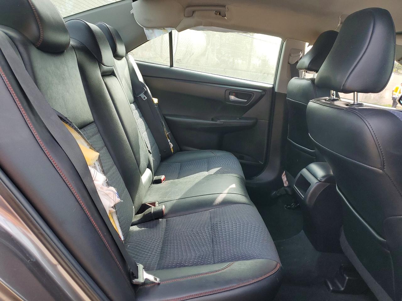2015 TOYOTA CAMRY LE photo 28