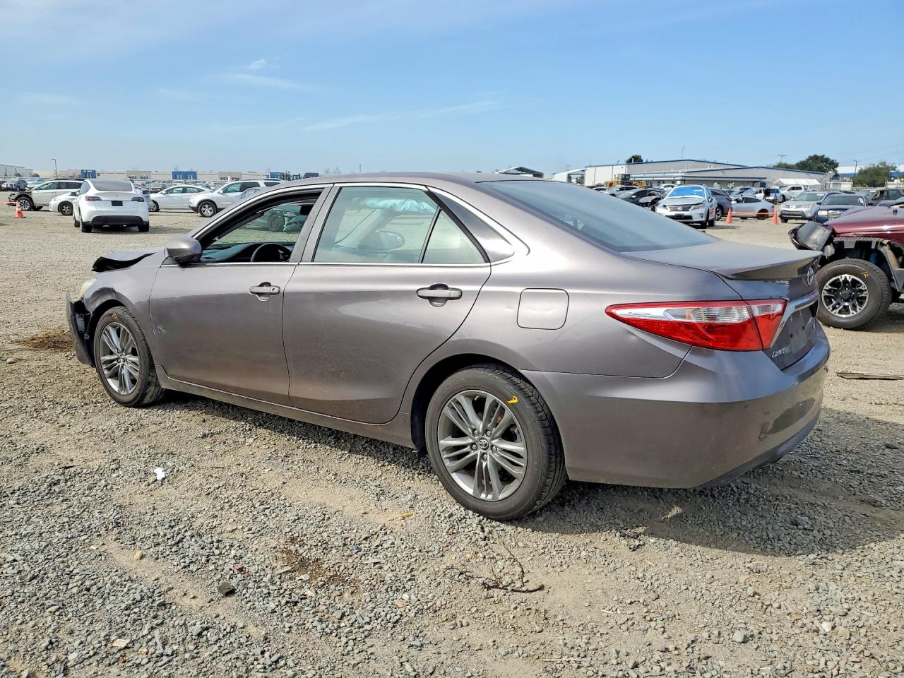 2015 TOYOTA CAMRY LE photo 4