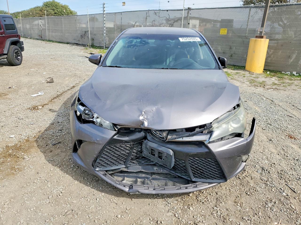 2015 TOYOTA CAMRY LE photo 13