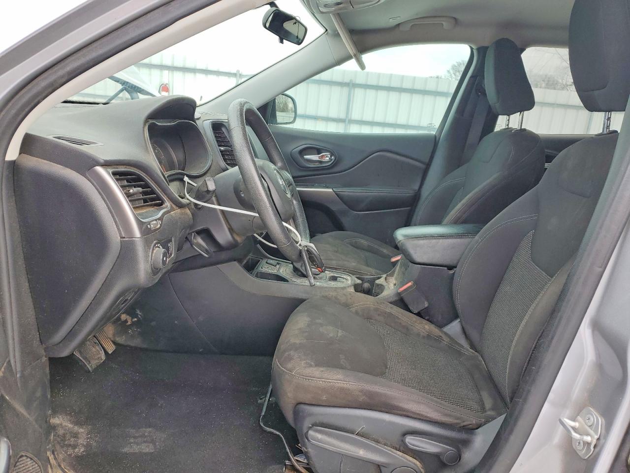 2019 JEEP CHEROKEE LATITUDE photo 13