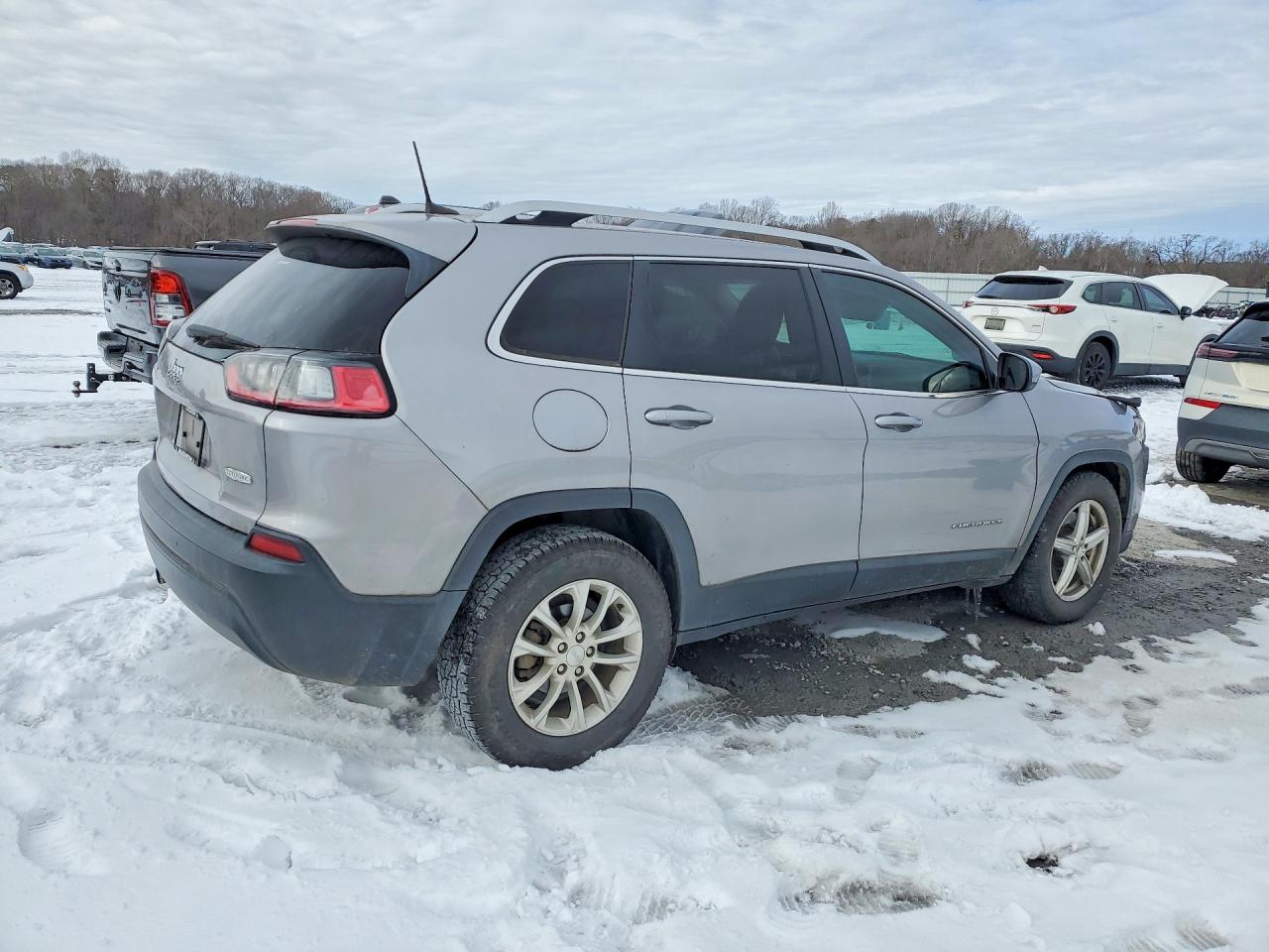 2019 JEEP CHEROKEE LATITUDE photo 5