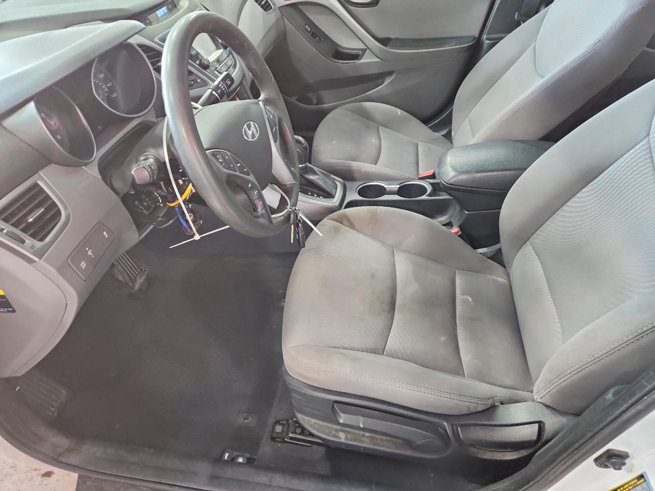 2016 HYUNDAI ELANTRA SE photo 13