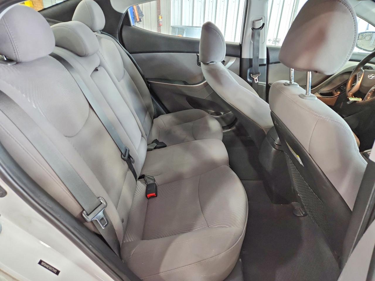 2016 HYUNDAI ELANTRA SE photo 19