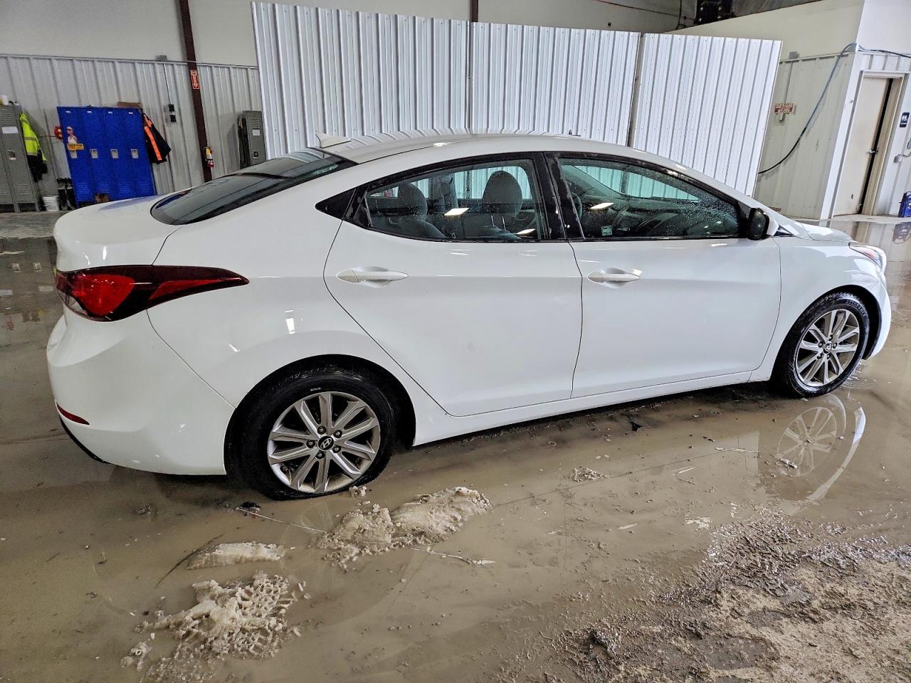 2016 HYUNDAI ELANTRA SE photo 5