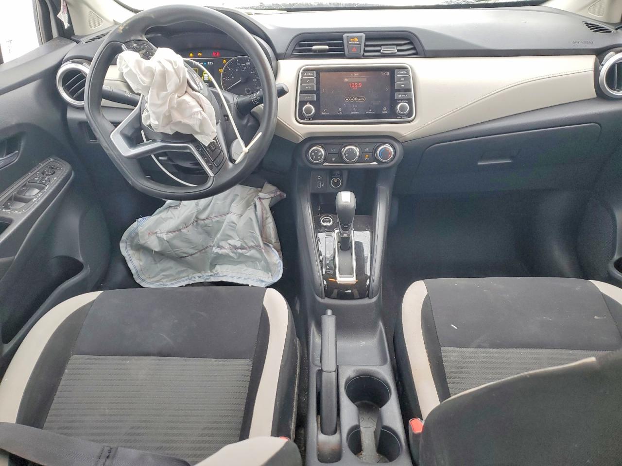2021 NISSAN VERSA SV photo 15