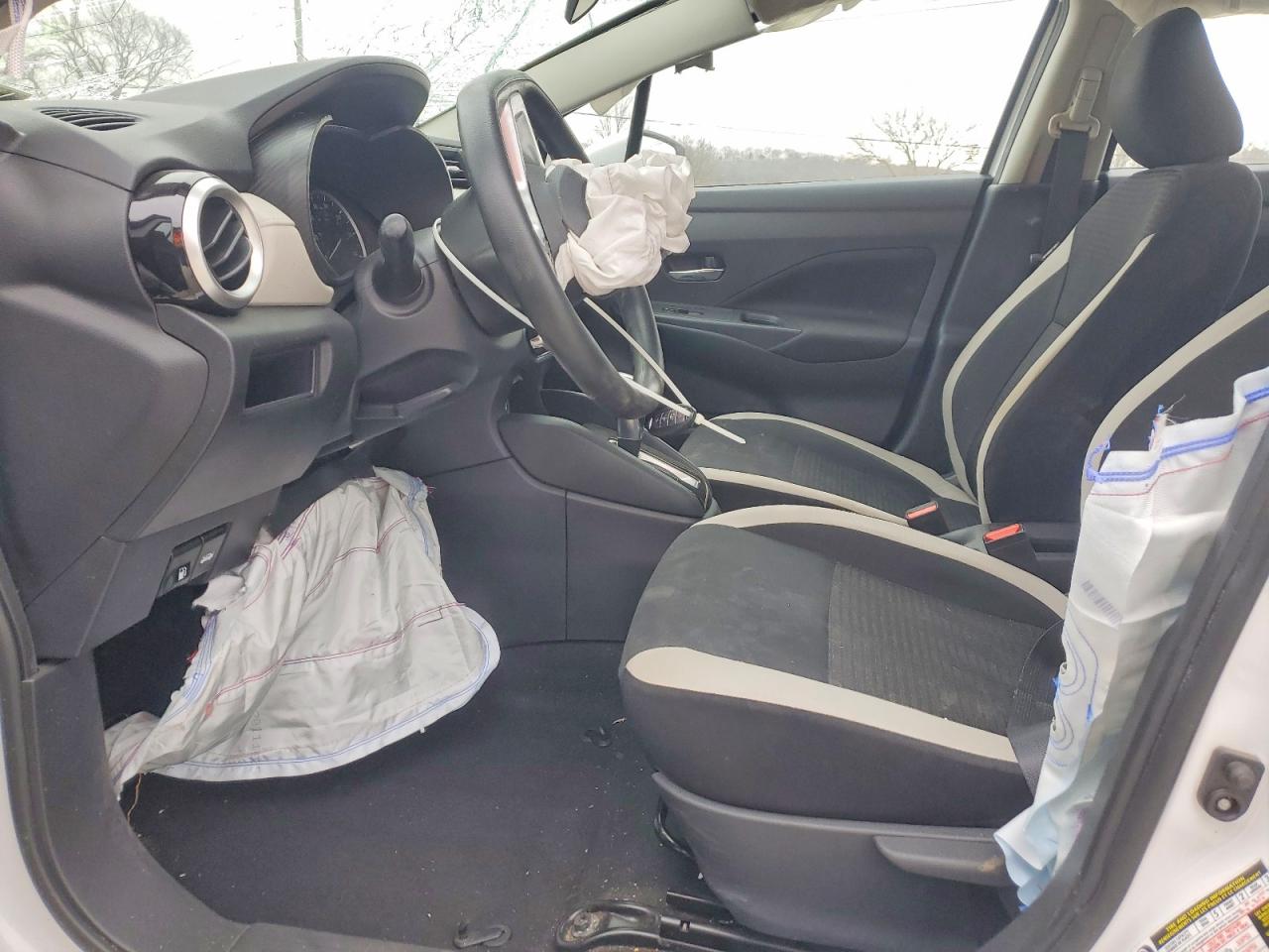2021 NISSAN VERSA SV photo 13