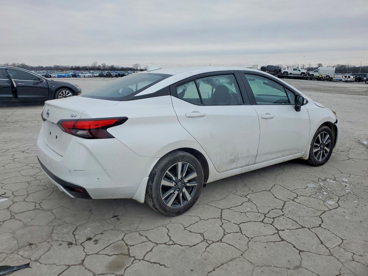 2021 NISSAN VERSA SV photo 5