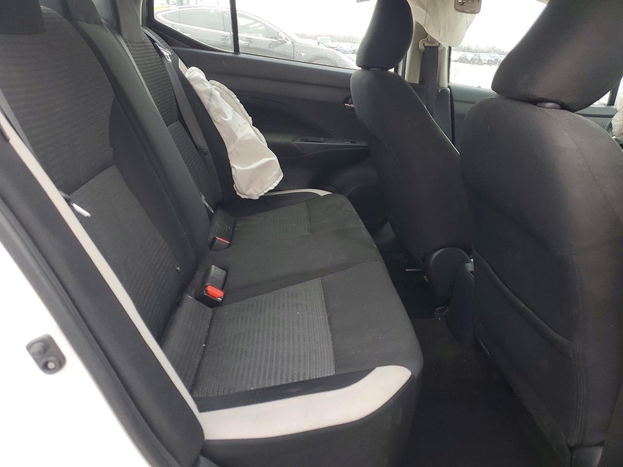 2021 NISSAN VERSA SV photo 19