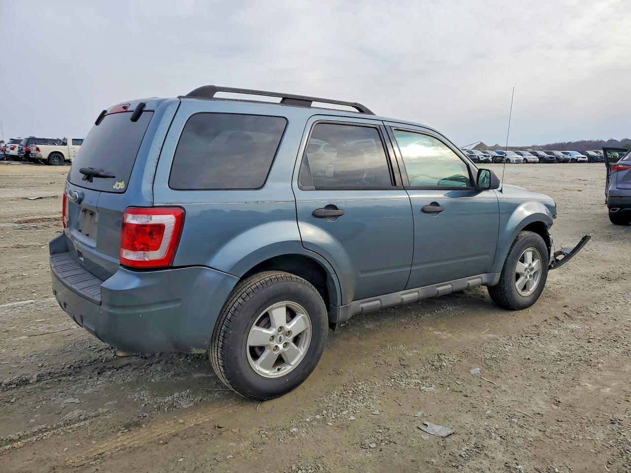 2010 FORD ESCAPE XLT photo 7