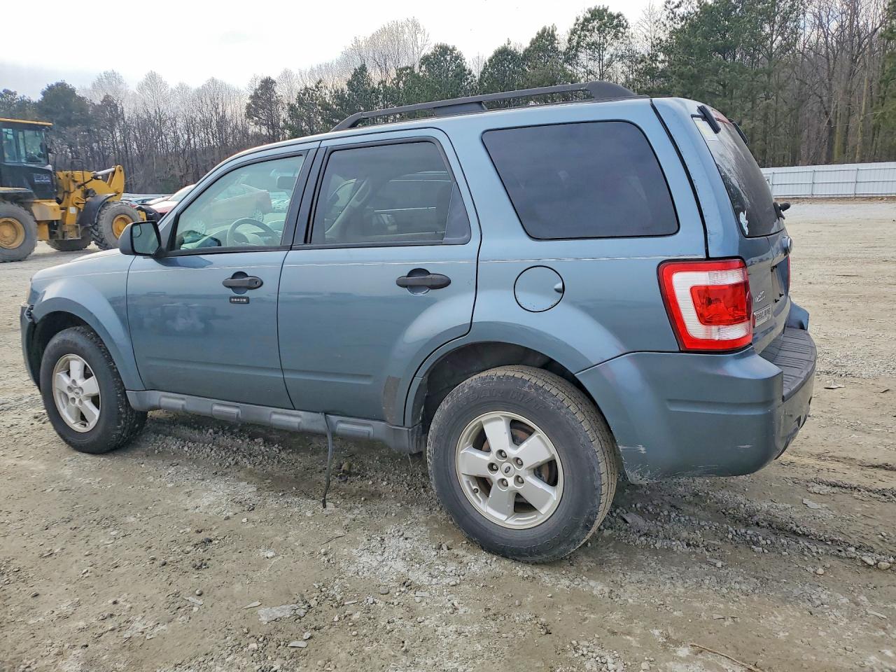 2010 FORD ESCAPE XLT photo 4