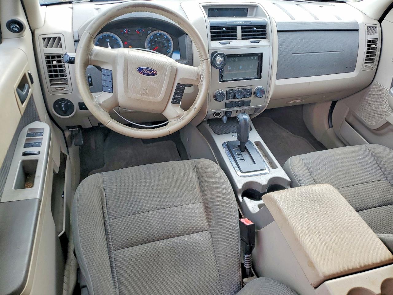 2010 FORD ESCAPE XLT photo 22