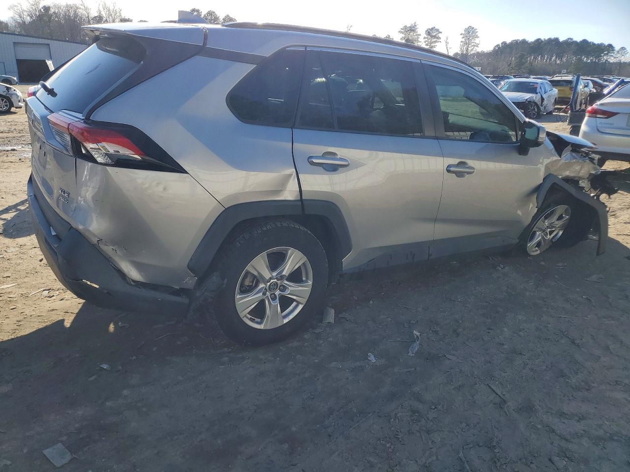 2019 TOYOTA RAV4 XLE photo 5