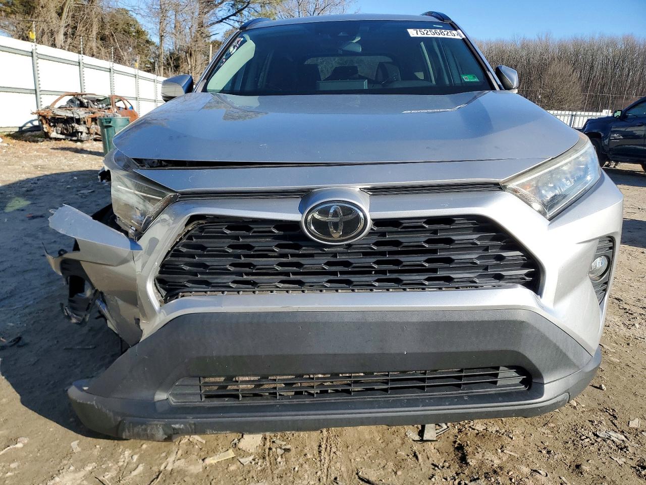 2019 TOYOTA RAV4 XLE photo 9