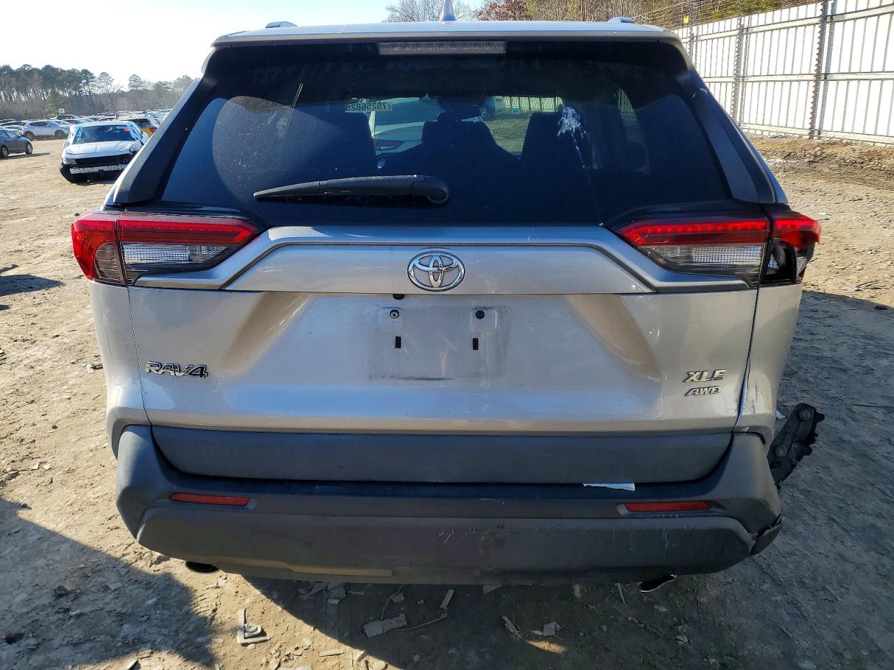2019 TOYOTA RAV4 XLE photo 11