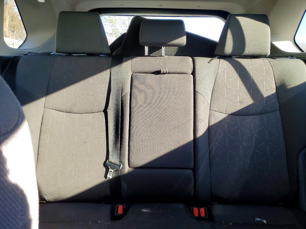 2019 TOYOTA RAV4 XLE photo 19