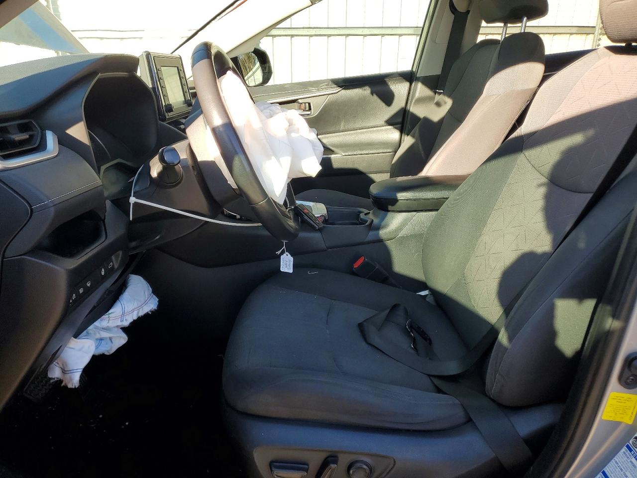 2019 TOYOTA RAV4 XLE photo 13