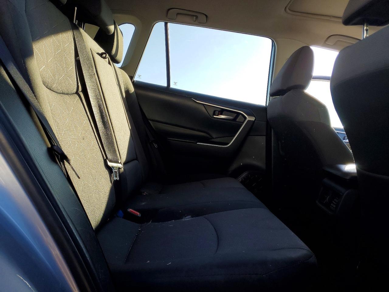 2019 TOYOTA RAV4 XLE photo 21