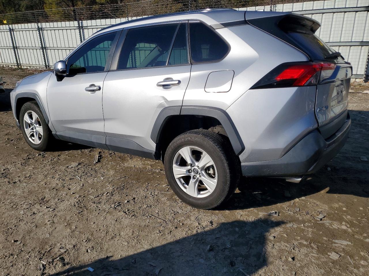 2019 TOYOTA RAV4 XLE photo 3