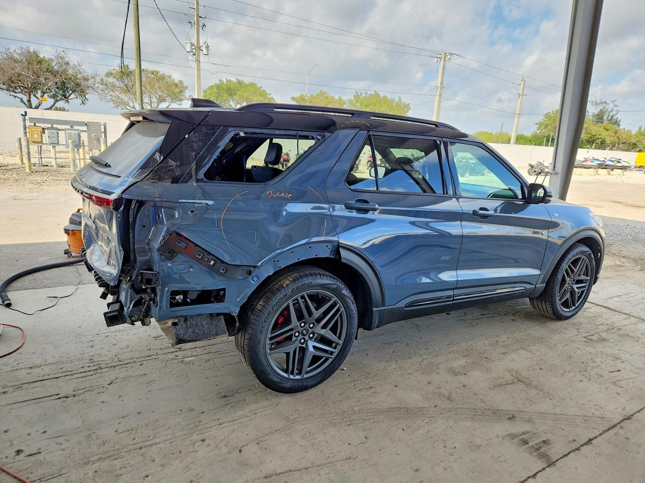 2025 FORD EXPLORER ST-LINE photo 3