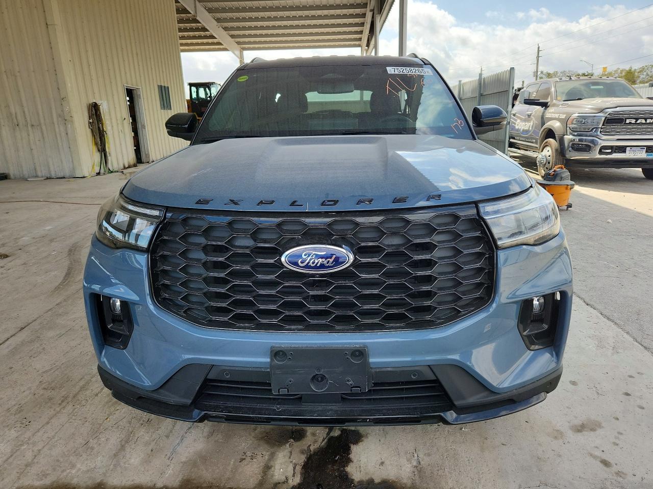 2025 FORD EXPLORER ST-LINE photo 5