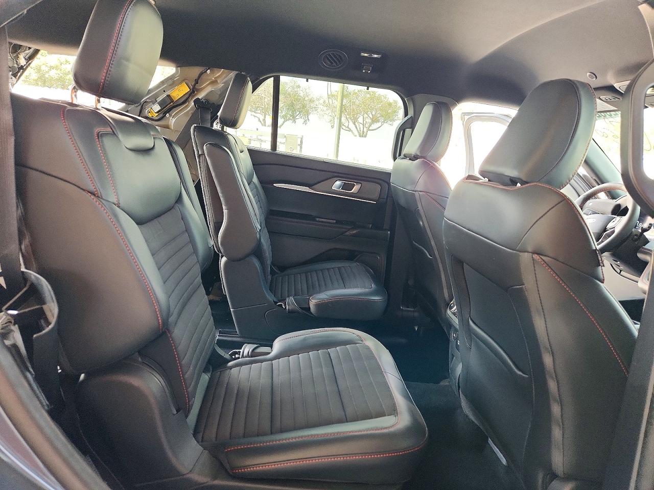 2025 FORD EXPLORER ST-LINE photo 11