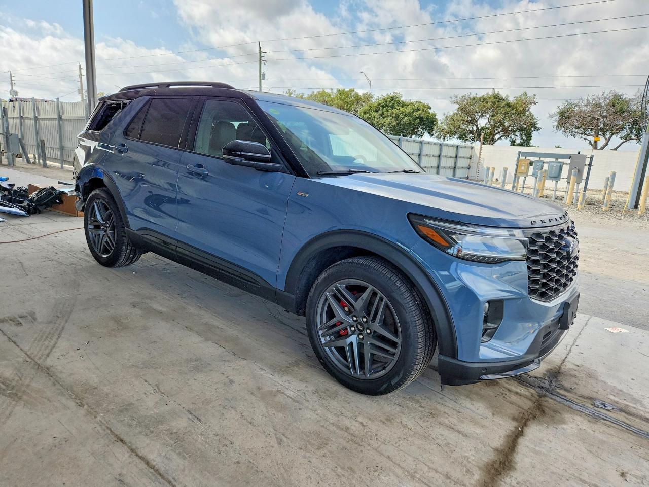 2025 FORD EXPLORER ST-LINE photo 4