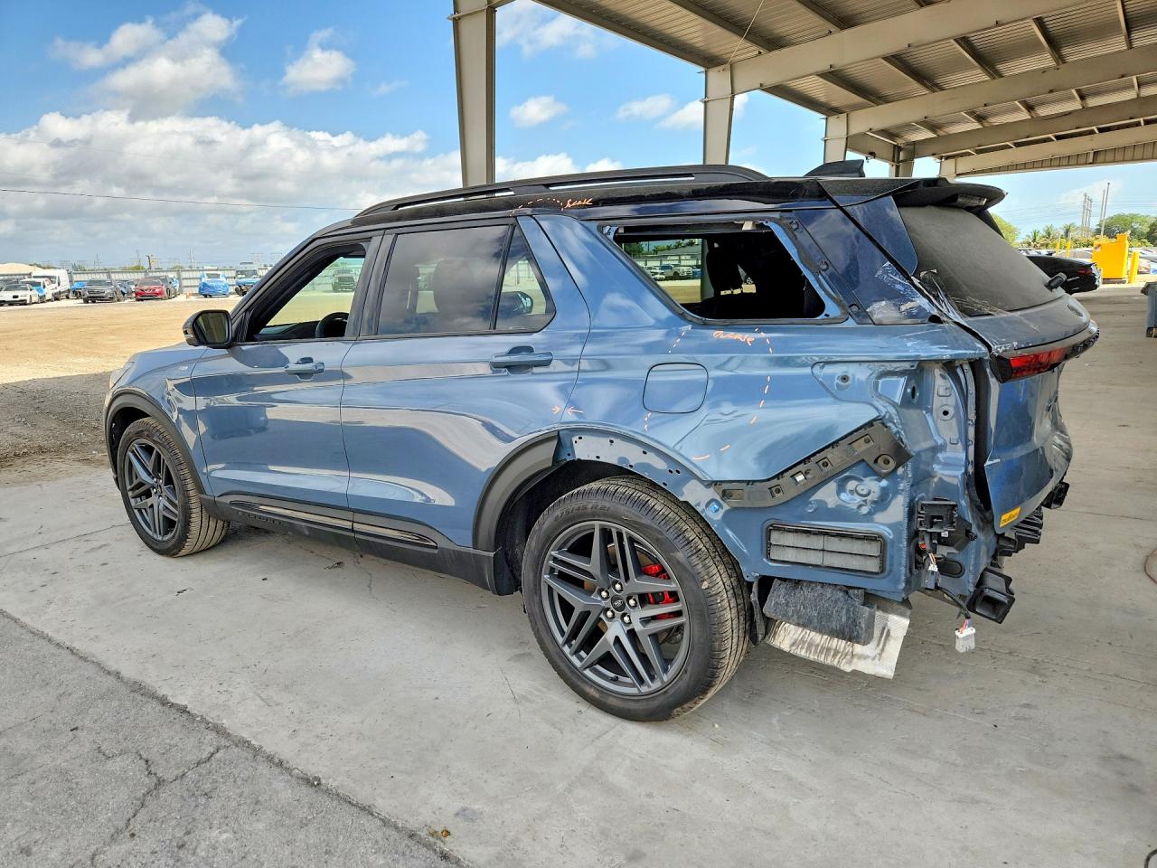 2025 FORD EXPLORER ST-LINE photo 2