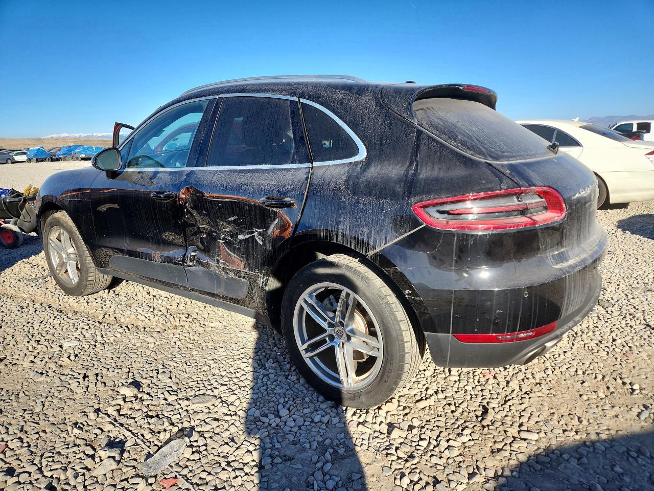 2015 PORSCHE MACAN S photo 2