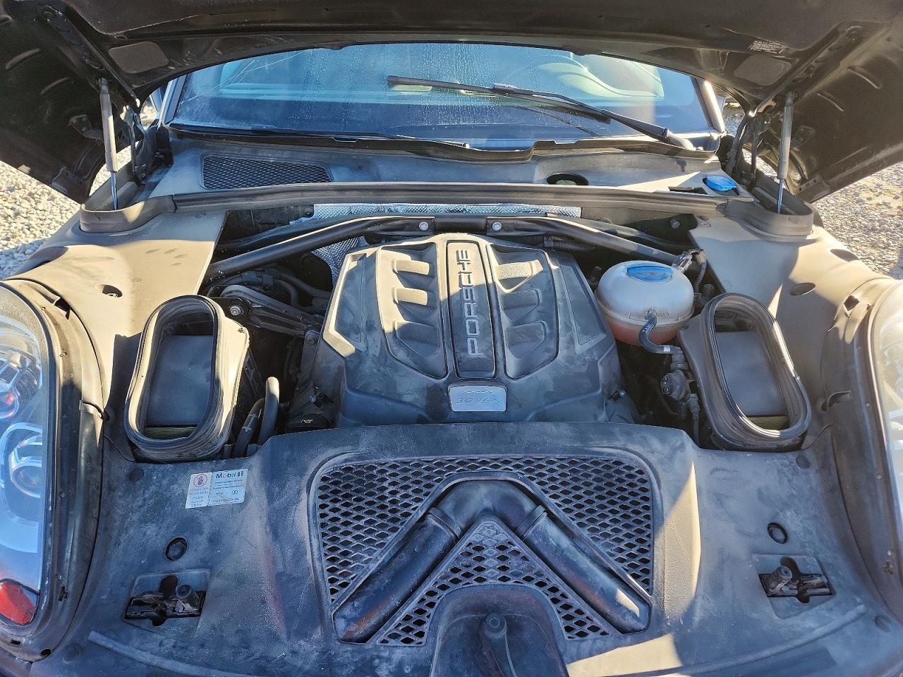 2015 PORSCHE MACAN S photo 11