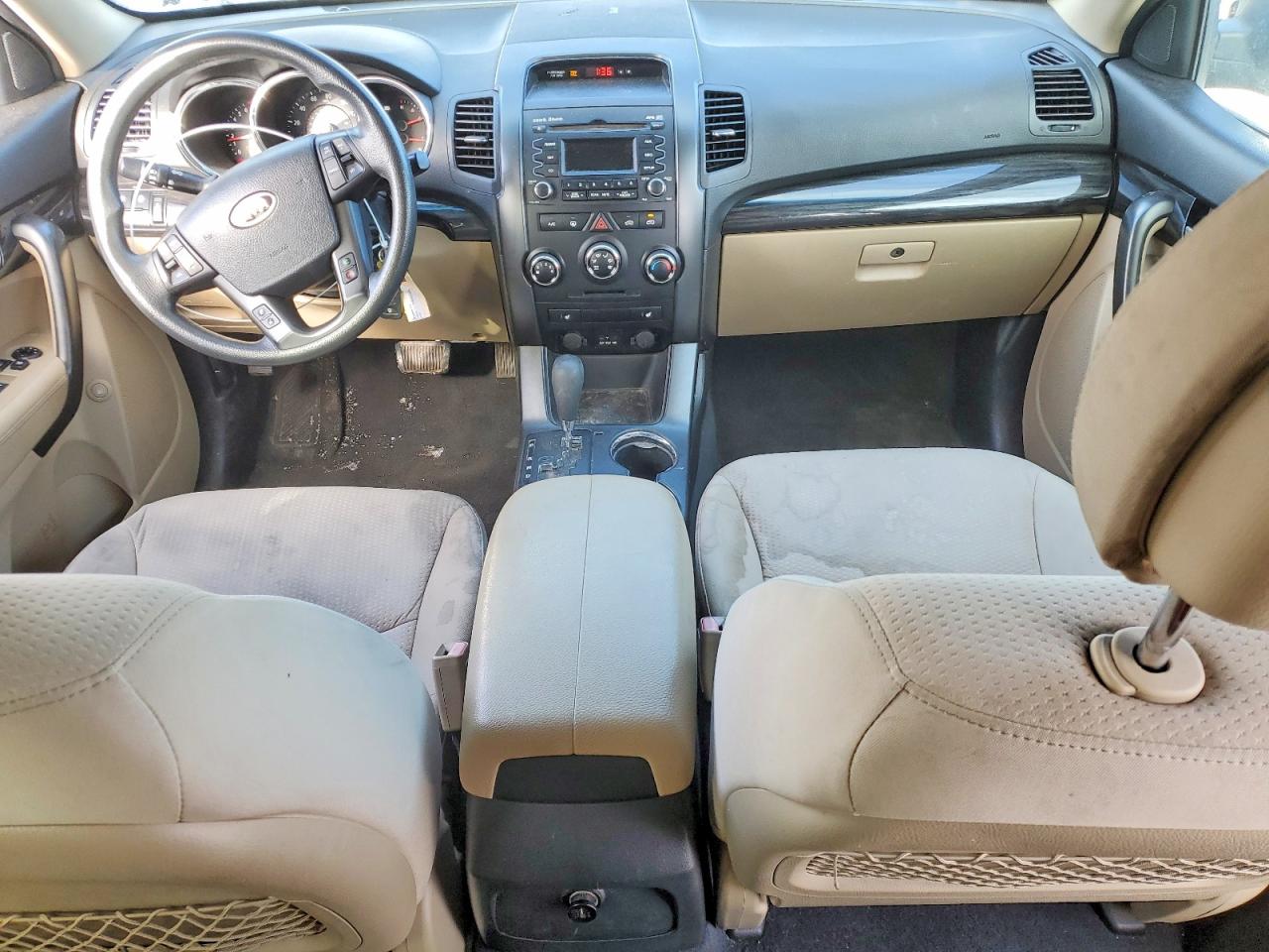 2011 KIA SORENTO photo 8