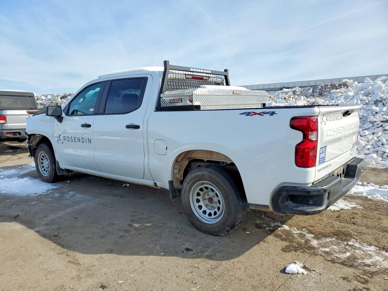 2024 CHEVROLET SILVERADO K1500 photo 3