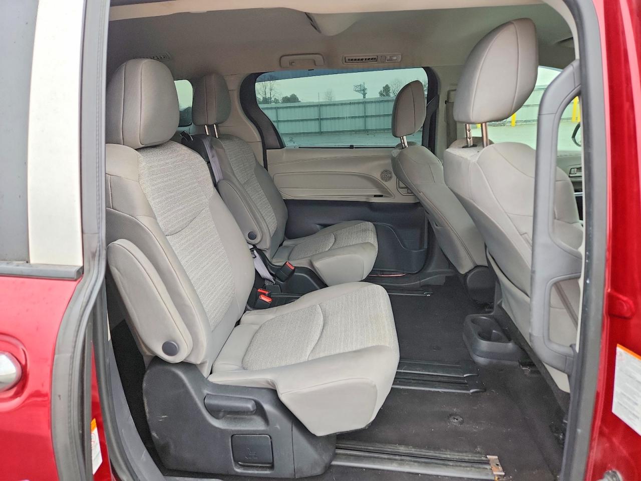 2022 TOYOTA SIENNA LE 8-PASSENGER photo 11