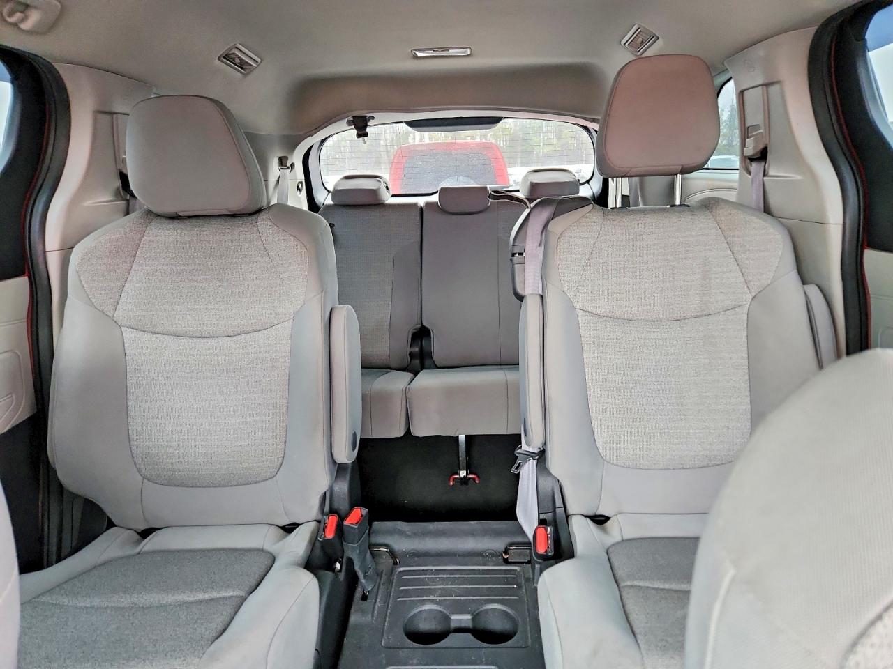 2022 TOYOTA SIENNA LE 8-PASSENGER photo 10