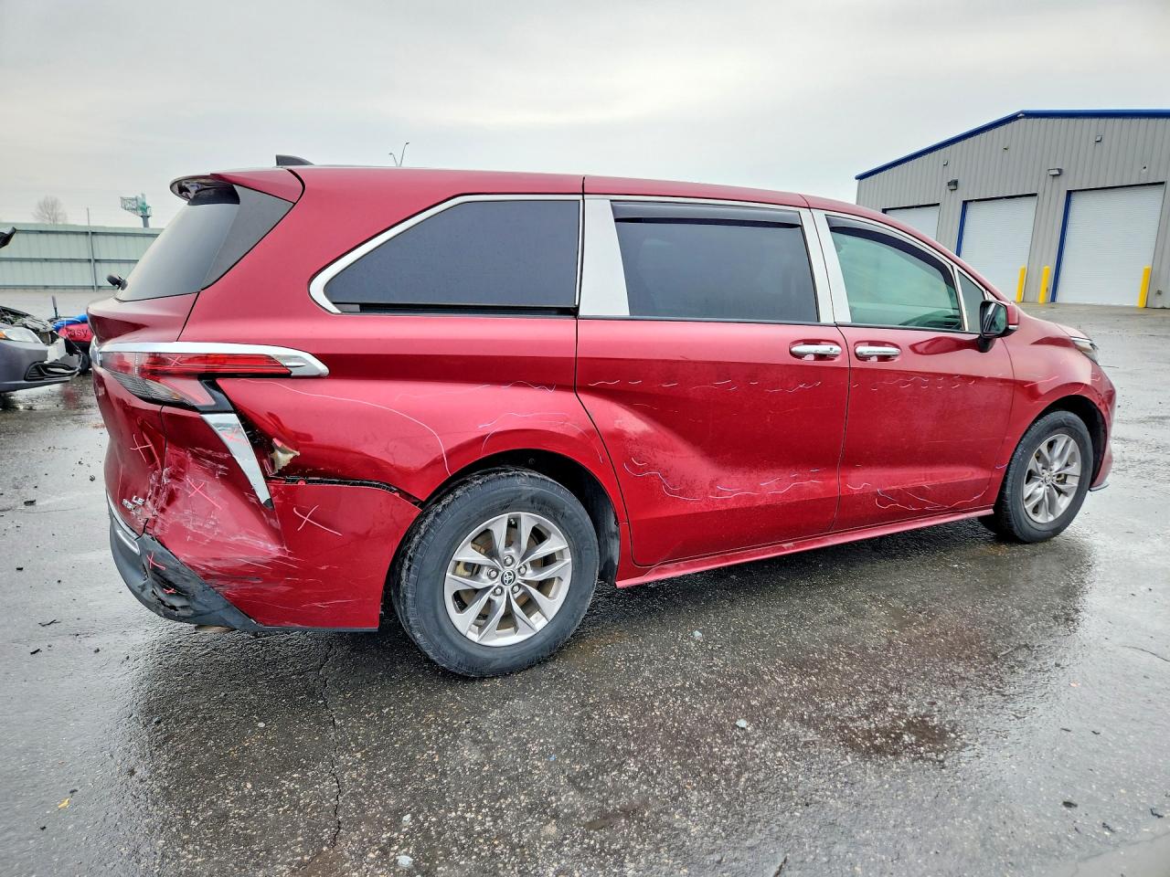 2022 TOYOTA SIENNA LE 8-PASSENGER photo 3