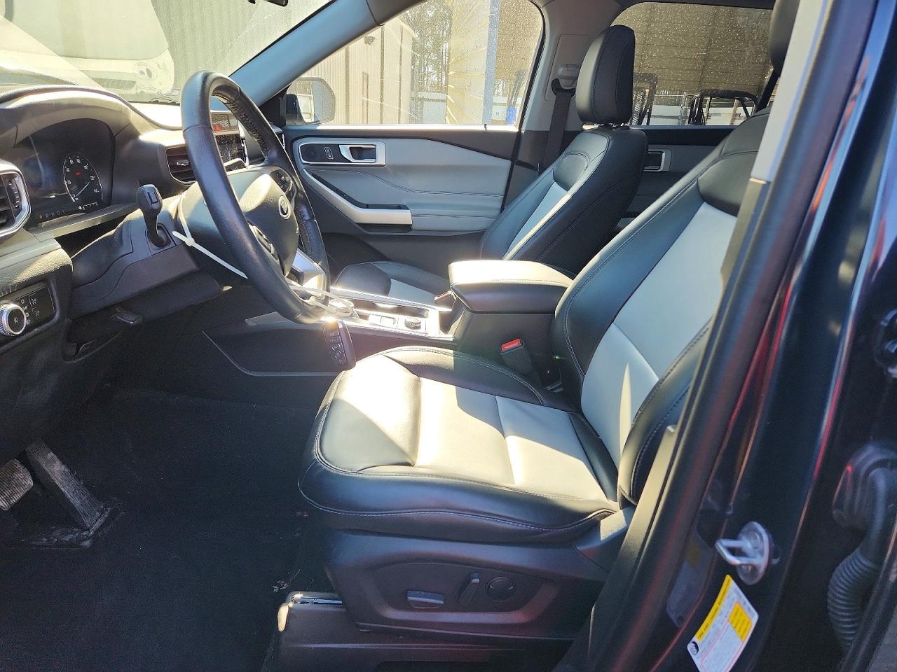 2023 FORD EXPLORER XLT photo 25