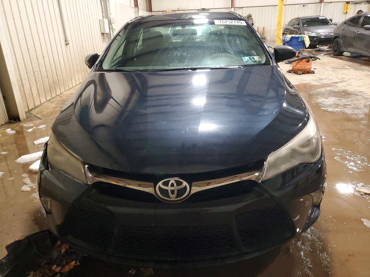 2017 TOYOTA CAMRY SE photo 5