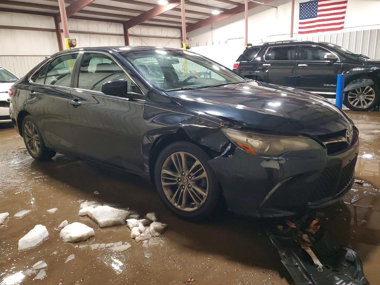 2017 TOYOTA CAMRY SE photo 4