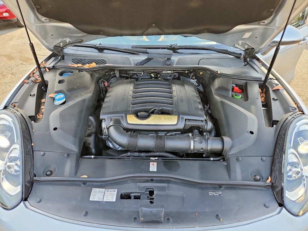 2016 PORSCHE CAYENNE photo 11