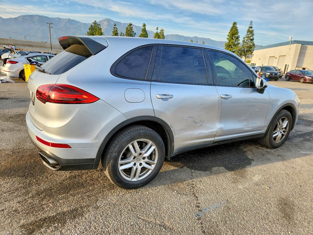 2016 PORSCHE CAYENNE photo 3