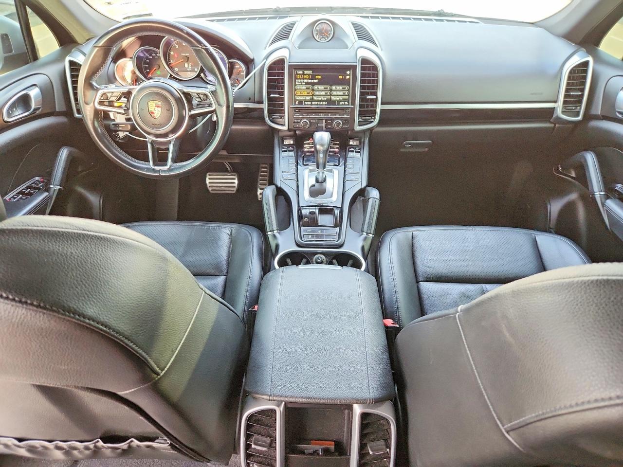 2016 PORSCHE CAYENNE photo 8