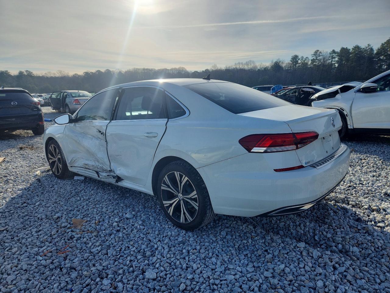 2021 VOLKSWAGEN PASSAT SE photo 3