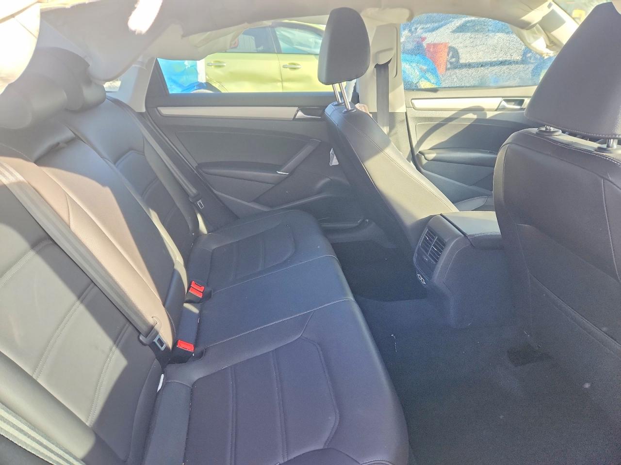 2021 VOLKSWAGEN PASSAT SE photo 19