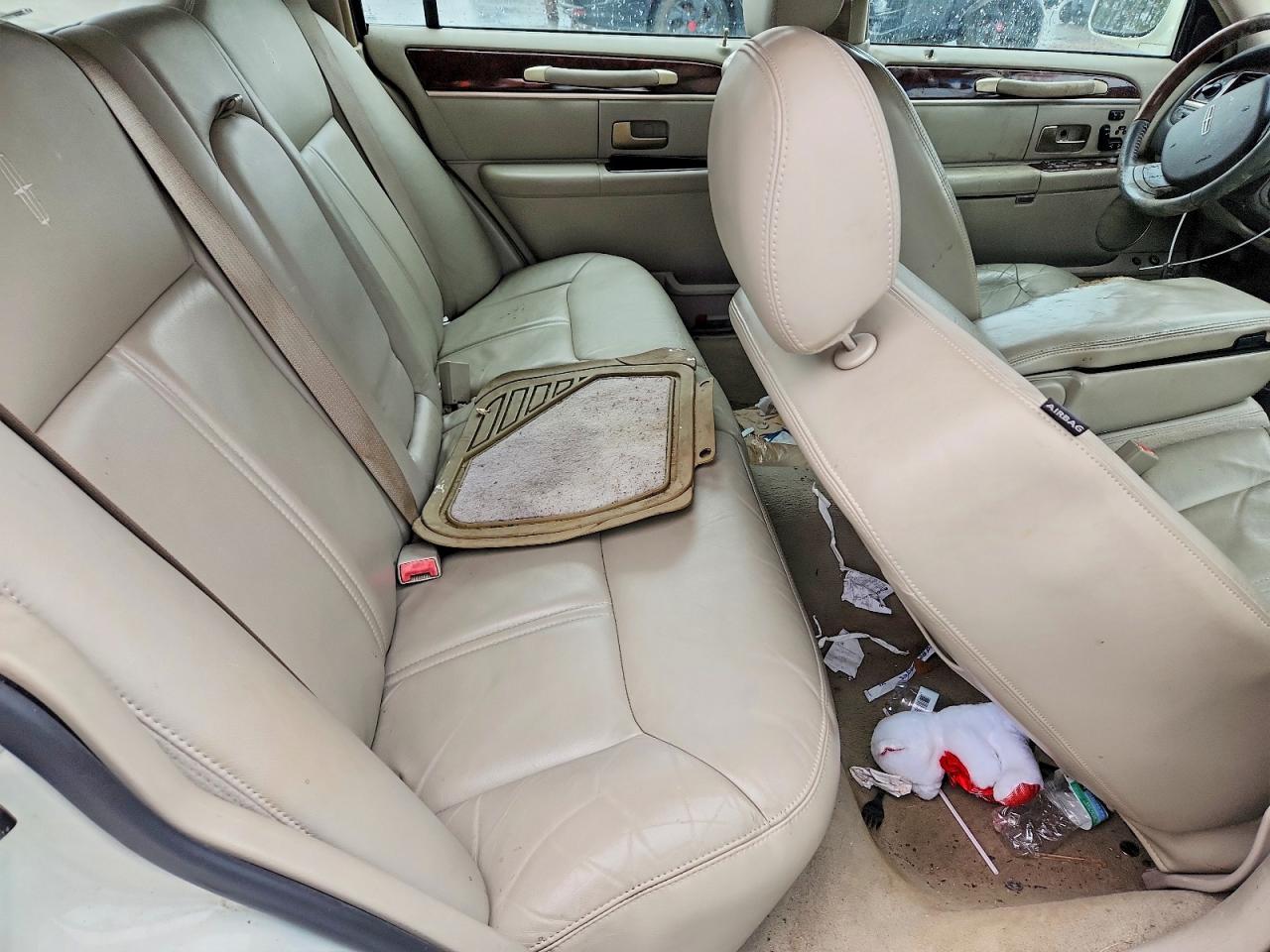 2006 LINCOLN TOWN CAR SIGNATURE LIMITED photo 19